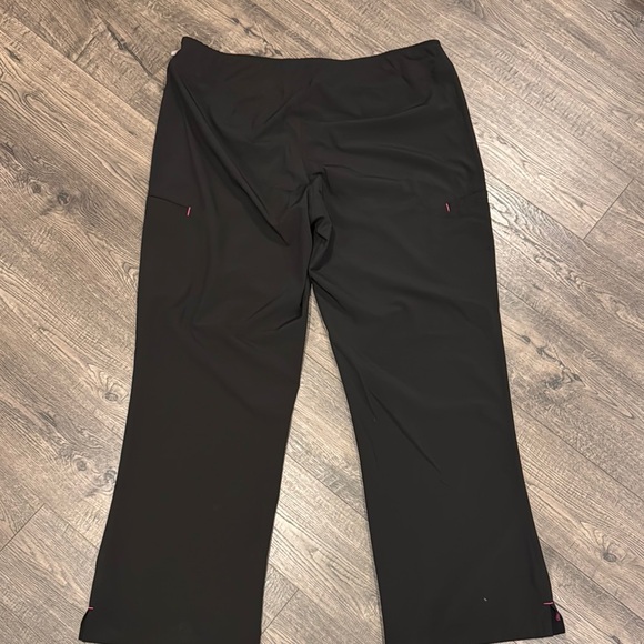 Smitten Scrub Pants - Picture 4 of 7